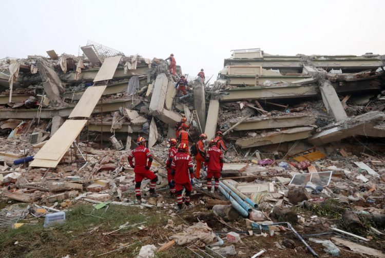 Μιανμάρ: Ενός λεπτού σιγή για τα 2.056 θύματα του σεισμού – Μεσίστιες οι σημαίες σε όλη τη χώρα