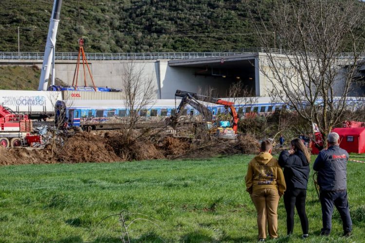 Τέμπη: Τα οστά μπορούν να «μιλήσουν», αλλά ο ανακριτής κλείνει τα αυτιά – Συγγενείς αιτήθηκαν που δεν διενεργήθηκαν 7