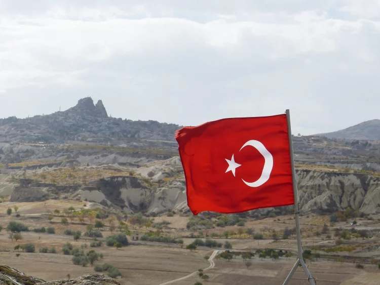 Διθύραμβοι τουρκικών ΜΜΕ: «Η Ελλάδα πάτησε… φρένο! Αναστέλλεται το έργο διασύνδεσης με Ισραήλ–Κύπρο»