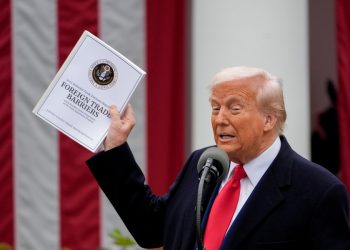 Τραμπ μετά την επιβολή δασμών: «Η χειρουργική επέμβαση τελείωσε, ο ασθενής επέζησε»