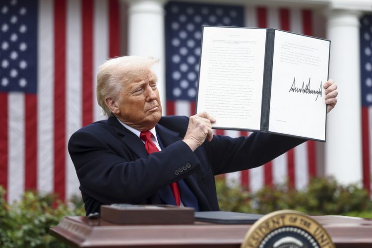 Τα ομόλογα είναι ο μεγάλος νικητής μετά την επιβολή δασμών απο τον Τράμπ