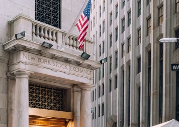 Οι δασμοί του Τραμπ «γκρεμίζουν» τη Wall Street – Εμφανής ο κίνδυνος της ύφεσης