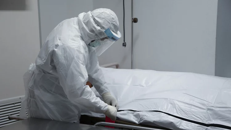 Έρευνα του Εσωτερικών Υποθέσεων για δωροδοκίες στη Θεσσαλονίκη – Εμπλέκονται νεκροτόμοι και ιατροδικαστές, δυο συλλήψεις