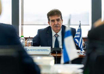 Ο Χρυσοχοΐδης «αποφάσισε και διέταξε» την απαγόρευση συναυλιών στα Εξάρχεια