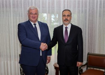 Πόλεμος στην Ουκρανία: Σιμπίχα και Φιντάν συζήτησαν «ενδελεχώς» για τον τερματισμό του πολέμου