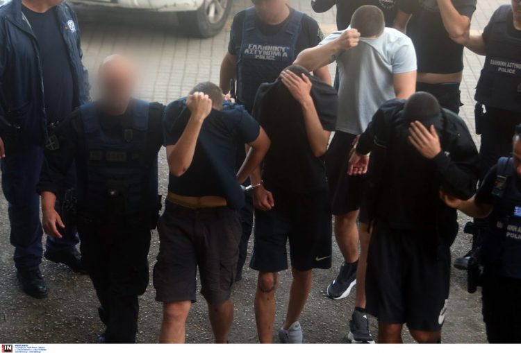 Θεσσαλονίκη: Δίωξη για σωρεία αδικημάτων στους 28 συλληφθέντες της εθνικιστικής οργάνωσης