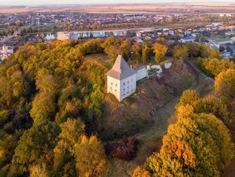 Αρχαιολόγοι αποκτούν πρόσβαση σε μυστικό θάλαμο κάτω από κάστρο στη Γαλικία