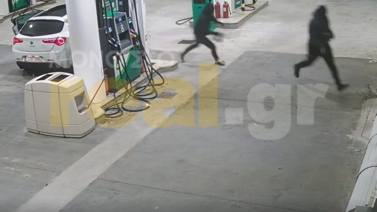 Εξαρθρώθηκε σπείρα που έκλεβε οχήματα και «χτυπούσε» ΑΤΜ – Βίντεο από τη δράση της