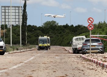 Πύραυλος των Χούθι έπληξε το αεροδρόμιο Μπεν Γκουριόν – Με «επτά φορές πιο ισχυρά» αντίποινα απειλεί το Ισραήλ