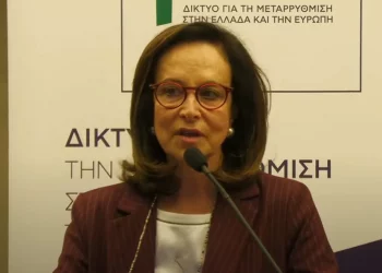 Λανθασμένη προσέγγιση, σαν να είναι τα πανεπιστήμια διευθύνσεις του υπουργείου, λέει η Διαμαντοπούλου για τις διαγραφές φοιτητών