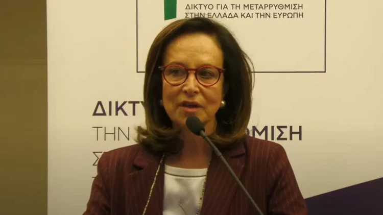 Λανθασμένη προσέγγιση, σαν να είναι τα πανεπιστήμια διευθύνσεις του υπουργείου, λέει η Διαμαντοπούλου για τις διαγραφές φοιτητών