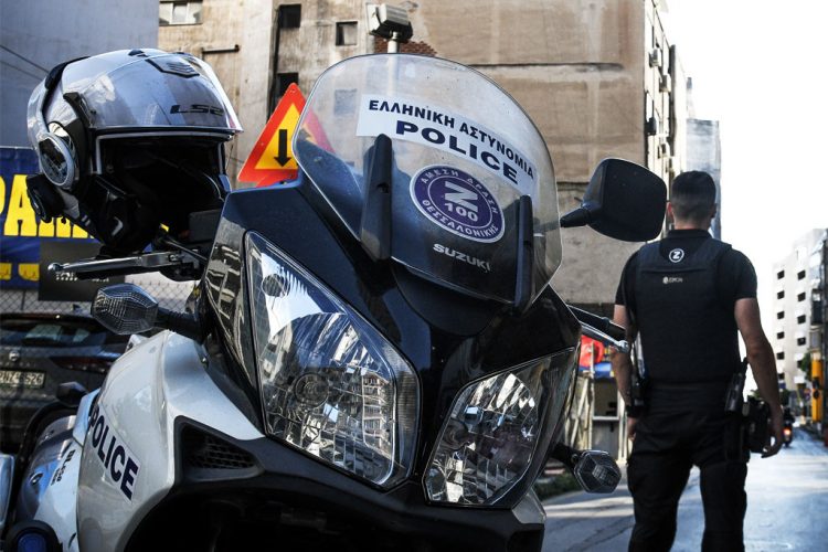 Αττική: Επιχείρηση της ΕΛΑΣ και συλλήψεις σε κτηματολογικά γραφεία – Μέχρι 500 ευρώ η ταρίφα για το «γρηγορόσημο»