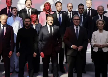 Η ΕΕ υποκύπτει ξανά στις πιέσεις του Ζελένσκι – Εξετάζει κυρώσεις κατά Κίνας και Ινδίας για το ρωσικό πετρέλαιο