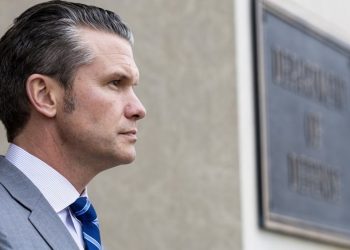 Reuters: Η εντολή του Χέγκσεθ να ακυρώσει πτήσεις με όπλα για την Ουκρανία αιφνιδίασε τον Λευκό Οίκο