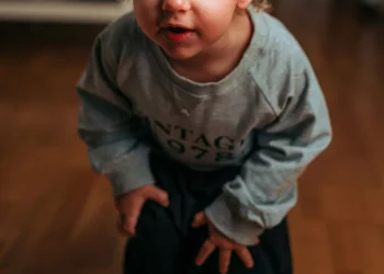 Λάρισα: Η μητέρα συνευρισκόταν με άνδρες στο δωμάτιο όπου κοιμόντουσαν τα παιδιά!