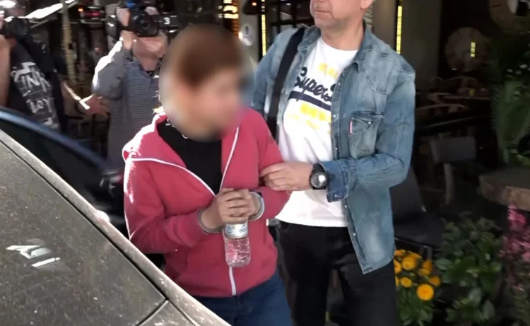 Λάρισα: Ανατρίχιασαν και οι γιατροί με τα σημάδια στα κορμάκια των παιδιών – «Μας έκαιγε με τσιγάρο και μας χτυπούσε»