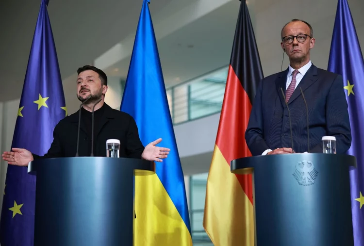 Αμυντική συμφωνία για οπλικά συστήματα μεγάλου βεληνεκούς υπέγραψαν Μερτς και Ζελένσκι – Οργή στη Μόσχα