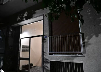 Συγκλονίζει η 15χρονη από τον Νέο Κόσμο: «Ξέσπασε μεγάλη φωτιά, έχω εγκαύματα σε πρόσωπο, χέρια και αστράγαλο»