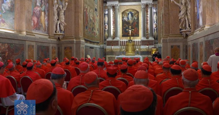 Κονκλάβιο: Σε εξέλιξη η πρώτη ψηφοφορία για την εκλογή νέου Πάπα