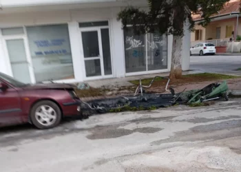 Πτολεμαΐδα: Φωτιά σε κάδους απορριμμάτων – Κάηκε παρκαρισμένο αυτοκίνητο