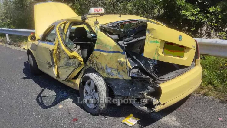 Σοβαρό τροχαίο στην ΕΟ Αθηνών-Λαμίας: Νταλίκα εμβόλισε ταξί στη ΛΕΑ