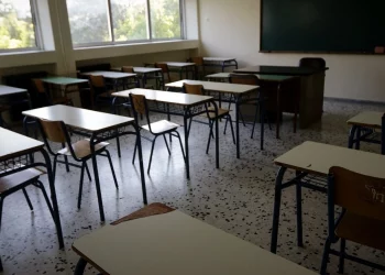 Αχαΐα: Απίστευτες καταγγελίες για γυμνασιάρχη – Βάζει μαθητές να ζητούν γονατιστοί συγγνώμη