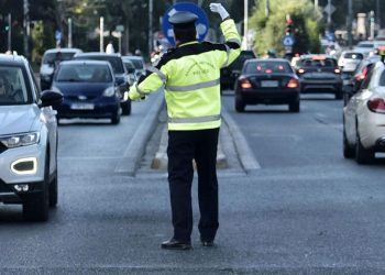 Αλλαγές σε όρια ταχύτητας, ιλιγγιώδη πρόστιμα για κινητό και «κόντρες» – Τι προβλέπει ο νέος Κ.Ο.Κ.