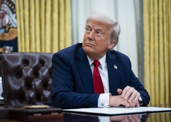 Τραμπ: Ρίχνει τους δασμούς στην Κίνα στο 80%