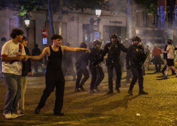 Γαλλία: Βίαια επεισόδια με δύο νεκρούς μετά την κατάκτηση του Champions League από την Παρί