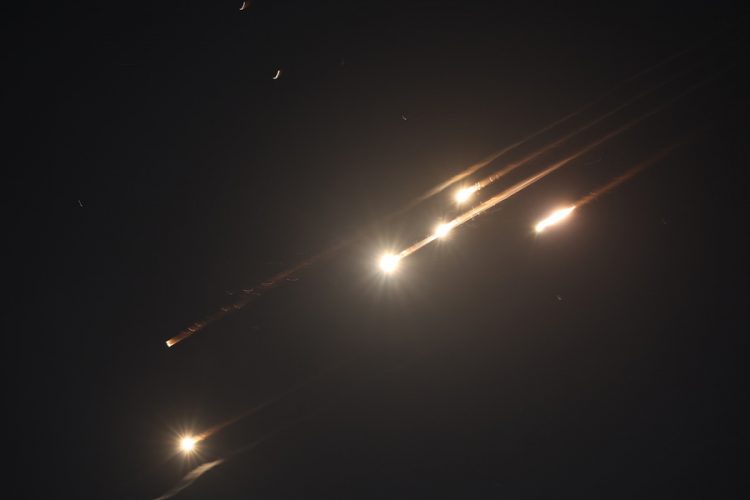 Στο «κόκκινο» το θερμόμετρο στη Μέση Ανατολή: Το Ιράν απειλεί να πλήξει αμερικανικές βάσεις