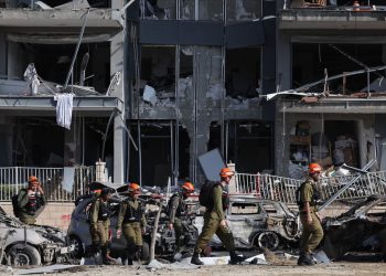 Ισραήλ: 17 τραυματίες και ζημιές από το νέο κύμα ιρανικών πυραυλικών επιθέσεων