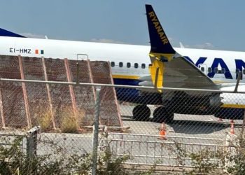 Αναστάτωση στο αεροδρόμιο της Καλαμάτας – Αεροπλάνο προσέκρουσε σε εμπόδιο μετά την προσγείωση