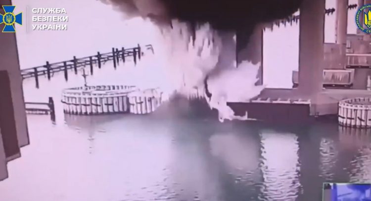 Ουκρανία: Νέο πλήγμα στην Ρωσία με εκρηκτικά στη γέφυρα της Κριμαίας – ΒΙΝΤΕΟ