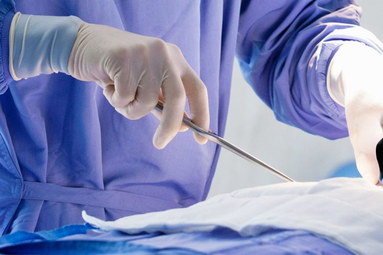 Ιατροδικαστική Υπηρεσία Πειραιά: Παραιτήθηκε ιατροδικαστής – Καταγγέλλει εκβιασμούς από υπαλλήλους του Υπουργείου Δικαιοσύνης