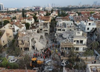 Μέχρι το πρωί η επίθεση του Ιράν στο Ισραήλ – Τουλάχιστον τρεις νεκροί – Εκρήξεις στην Ιερουσαλήμ