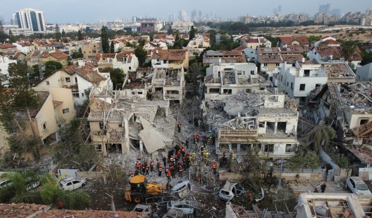 Μέχρι το πρωί η επίθεση του Ιράν στο Ισραήλ – Τουλάχιστον τρεις νεκροί – Εκρήξεις στην Ιερουσαλήμ