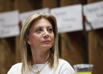 Καρυστιανού προς βουλευτές: Ήρθε η ώρα να τηρήσετε τον όρκο σας για ιερό σκοπό