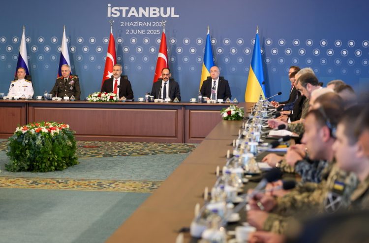 Κωνσταντινούπολη: Ολοκληρώθηκαν οι ειρηνευτικές συνομιλίες Ρωσίας – Ουκρανίας