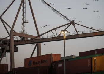 Έφοδοι στο Γ’ Τελωνείο Πειραιά και σε πέντε χώρες – Εντοπίστηκαν πάνω από 4 εκατ. ευρώ σε μετρητά!