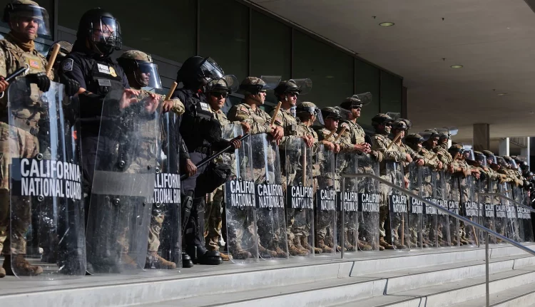 Πεζοναύτες μπαίνουν στο Λος Άντζελες – Χωρίς τέλος οι ταραχές στην «Πόλη των Αγγέλων»