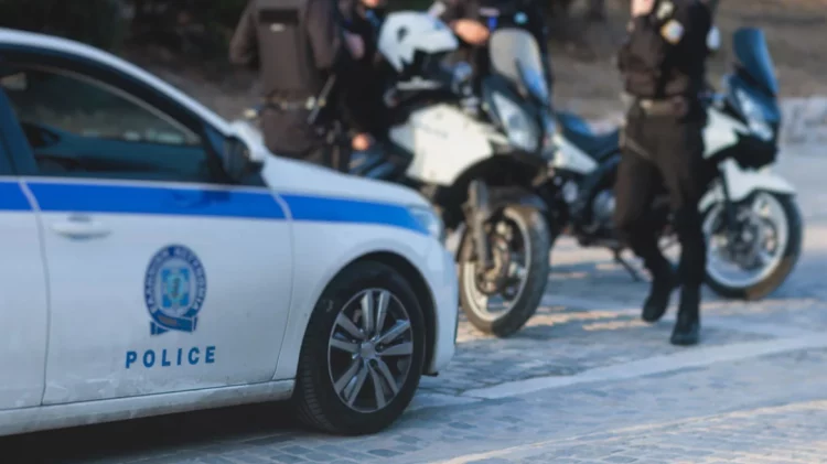 Τρόμος για ηλικιωμένη στην Κυψέλη: Ζευγάρι Ρομά μπούκαρε στο σπίτι της, τη φίμωσε και της πήρε χρήματα