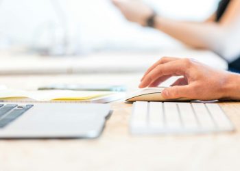 Νέο εργασιακό νομοσχέδιο: Τι αλλάζει σε χρόνο εργασίας, υπερωρίες και προσλήψεις