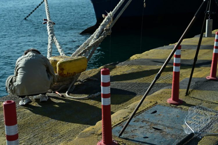 Δεμένα τα πλοία στην Αττική λόγω ανέμων – Σε ισχύ το απαγορευτικό