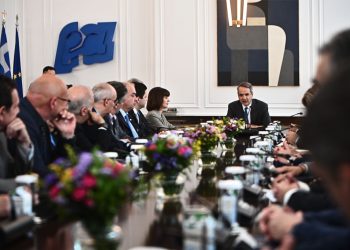 Με εισαγγελέα και απειλές καθαίρεσης πιέζει τους πρυτάνεις ο Μητσοτάκης