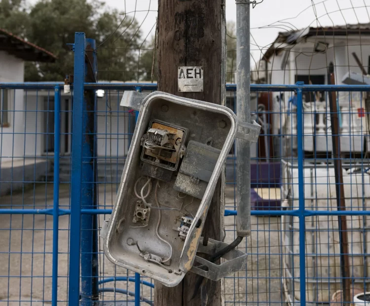 Κεφαλονιά: 85χρονος ζει χωρίς ηλεκτρικό ρεύμα από τον Ιανουάριο