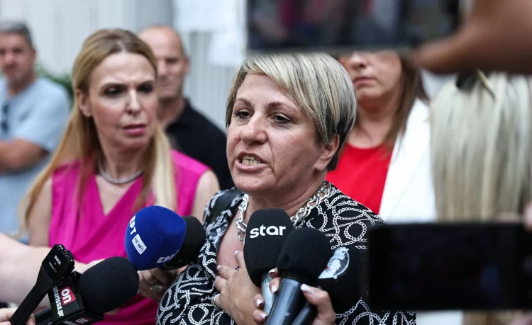 Αναβολή στην πρώτη δίκη για τα Τέμπη – Οργή των συγγενών: «Ντροπή!»