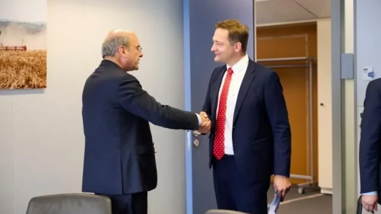 Ο Χατζηδάκης ενημέρωσε τον Επίτροπο Γεωργίας της ΕΕ για την απορρόφηση του ΟΠΕΚΕΠΕ από την ΑΑΔΕ