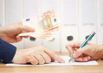 Μισθολογικός βάλτος για τον ιδιωτικό τομέα – Στα χαμηλότερα η Ελλάδα στην Ε.Ε.