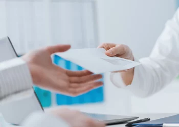 Σε διαθεσιμότητα ο καρδιοχειρουργός για το φακελάκι των €2.500 – «Λυπούμαι που ασυνείδητοι εκμεταλλεύονται τους ασθενείς» λέει ο Γεωργιάδης