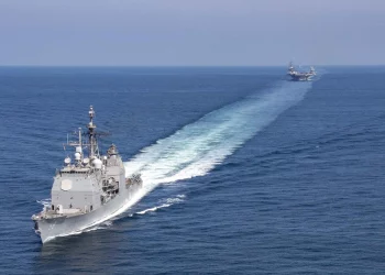 Πόσο πραγματική είναι η απειλή του Ιράν να κλείσει τα Στενά του Ορμούζ; Διχασμένοι οι αναλυτές, μιλούν για «παγκόσμιο σοκ» ή γι’ «αυτογκόλ» της Τεχεράνης